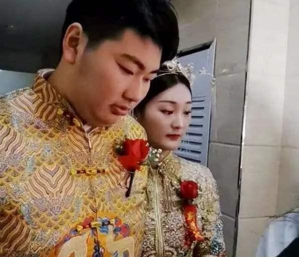 朱单伟|朱之文美女亲家母曝光，婚后带女儿做黑色美甲，比女儿更像赵丽颖