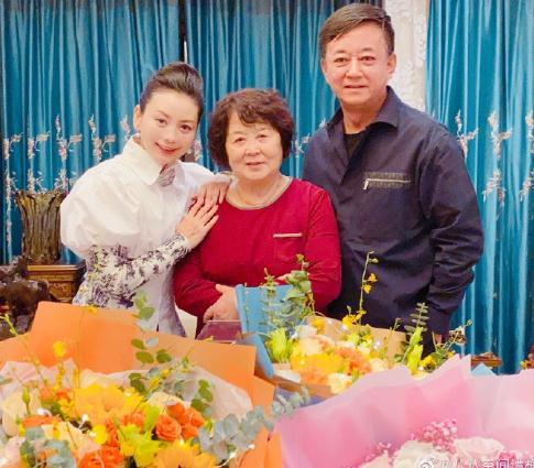 朱军|56岁朱军与69岁姜昆近照曝光，朱军憔悴浮肿显老态，与姜昆仿佛同龄人