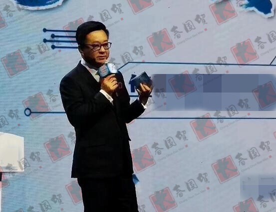 朱军|56岁朱军与69岁姜昆近照曝光，朱军憔悴浮肿显老态，与姜昆仿佛同龄人