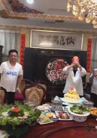 朱军|56岁朱军与69岁姜昆近照曝光，朱军憔悴浮肿显老态，与姜昆仿佛同龄人