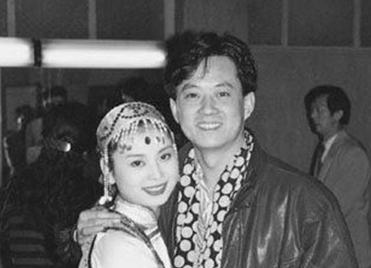 朱军|56岁朱军与69岁姜昆近照曝光，朱军憔悴浮肿显老态，与姜昆仿佛同龄人