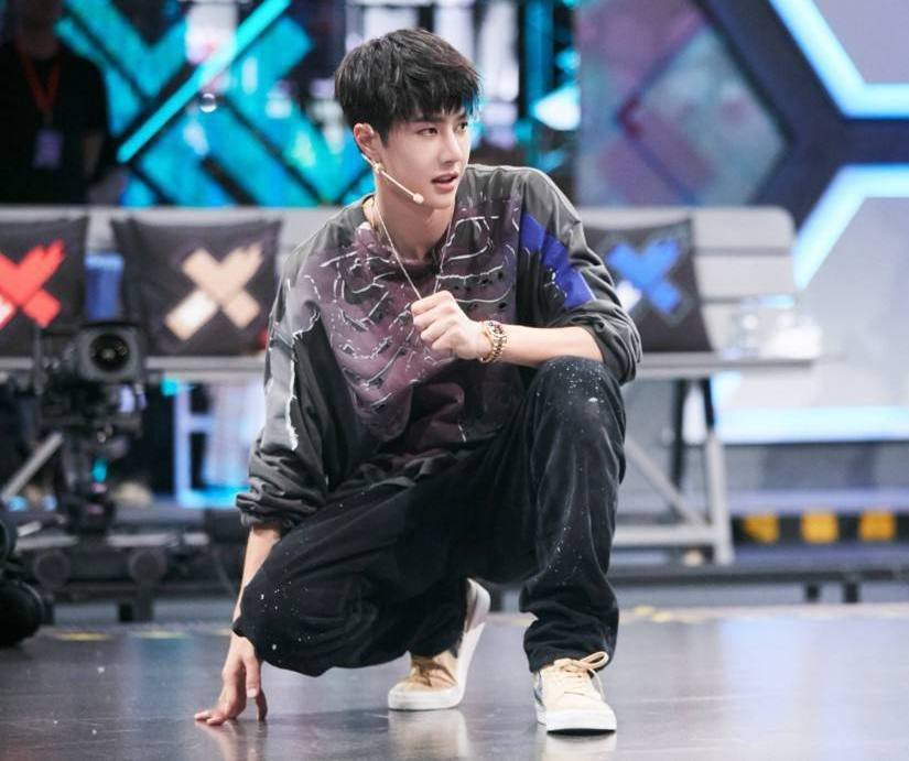 王一博|明星热搜排行榜，王一博第1，易烊千玺第2，肖战却意外跌出前5