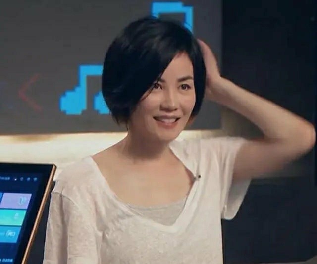 张柏芝|40岁张柏芝晒怼脸拍，状态不输王菲，想象不出这是生了三个孩子的状态