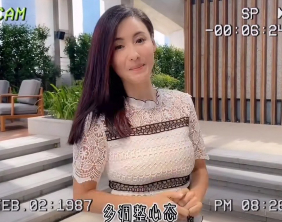 张柏芝|40岁张柏芝晒怼脸拍，状态不输王菲，想象不出这是生了三个孩子的状态
