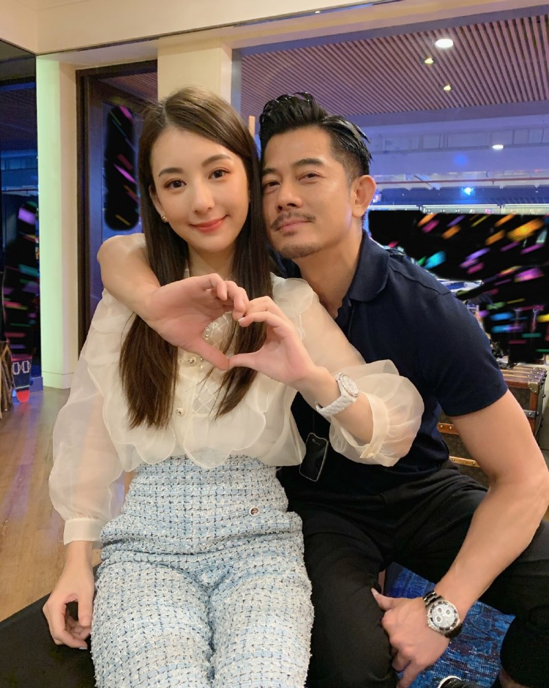 方媛|方媛接女儿下课，沿途玩性大起，晒老公视角下美照，颜值比生孩子前还要高