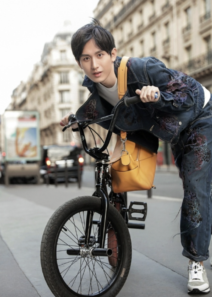 成毅|新顶流？网曝成毅将官宣三大代言，和王源肖战平起平坐