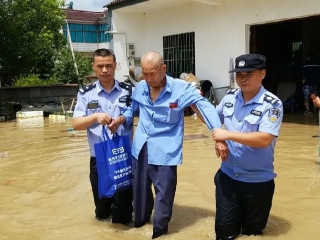 刑侦民警|两位刑侦民警的历年国庆“旅行”图曝光，全国这些地方他们都去过……