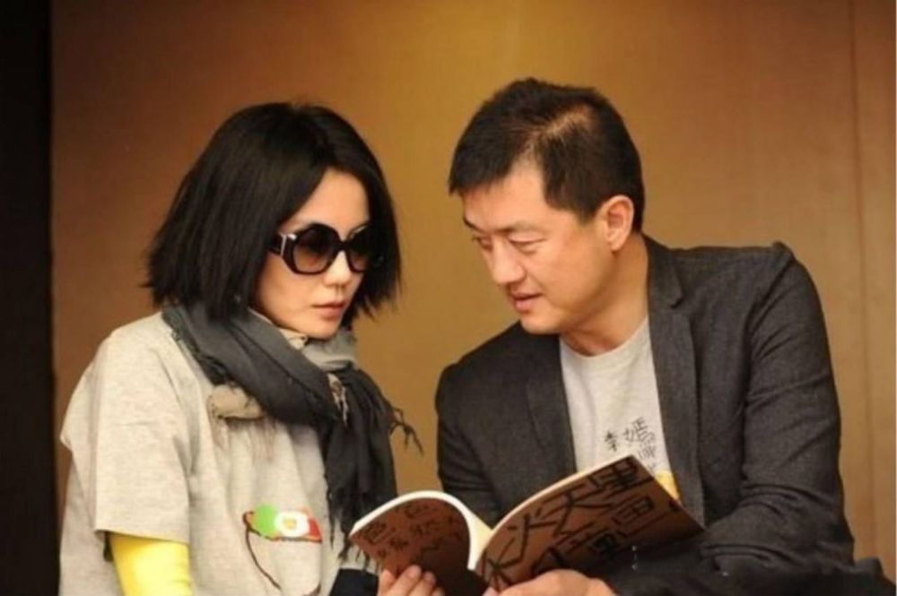 李亚鹏|别再说李亚鹏落魄，羽泉合体为其庆生，王学兵罕见露面并唱歌助兴