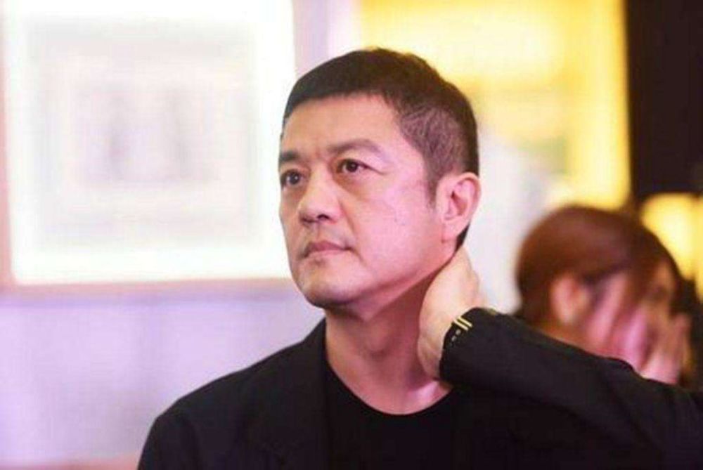 李亚鹏|别再说李亚鹏落魄，羽泉合体为其庆生，王学兵罕见露面并唱歌助兴