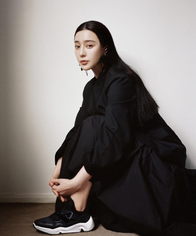 范冰冰|范冰冰懒理《355》争议，晒短发造型神似范丞丞，自曝遭亲妈吐槽