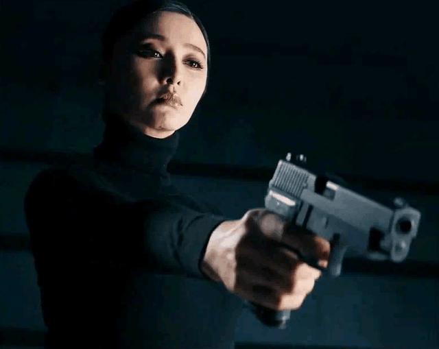 范冰冰|范冰冰懒理《355》争议，晒短发造型神似范丞丞，自曝遭亲妈吐槽