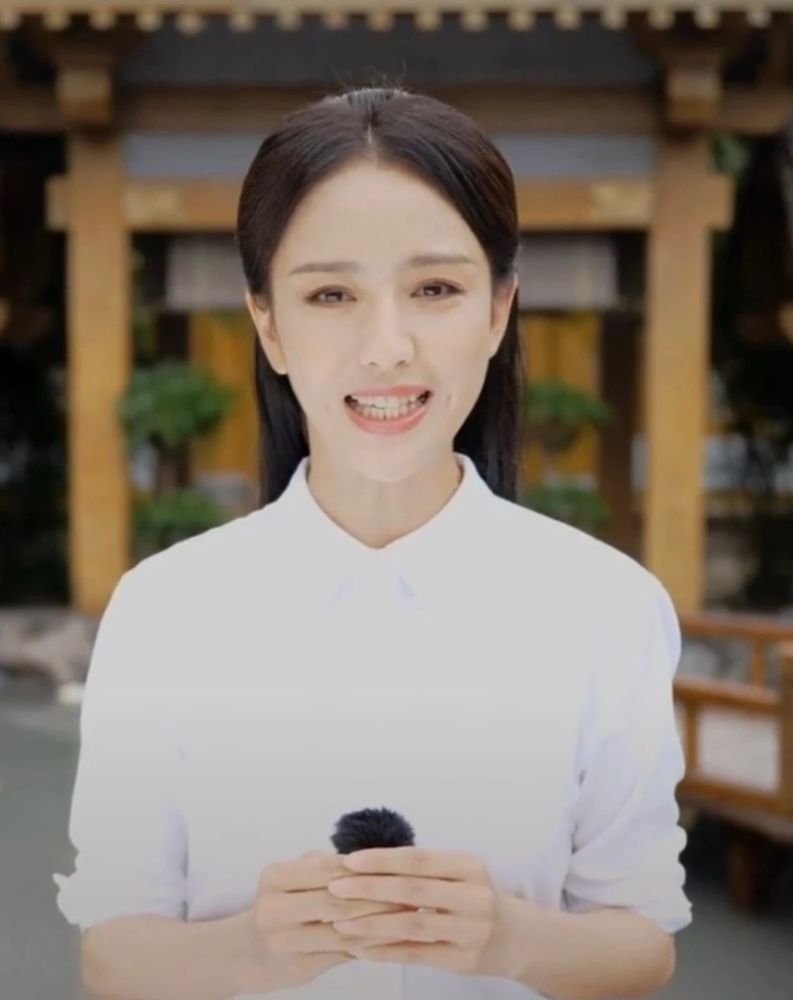 佟丽娅|佟丽娅回应牵手神秘男子！并附上聊天截图和合照