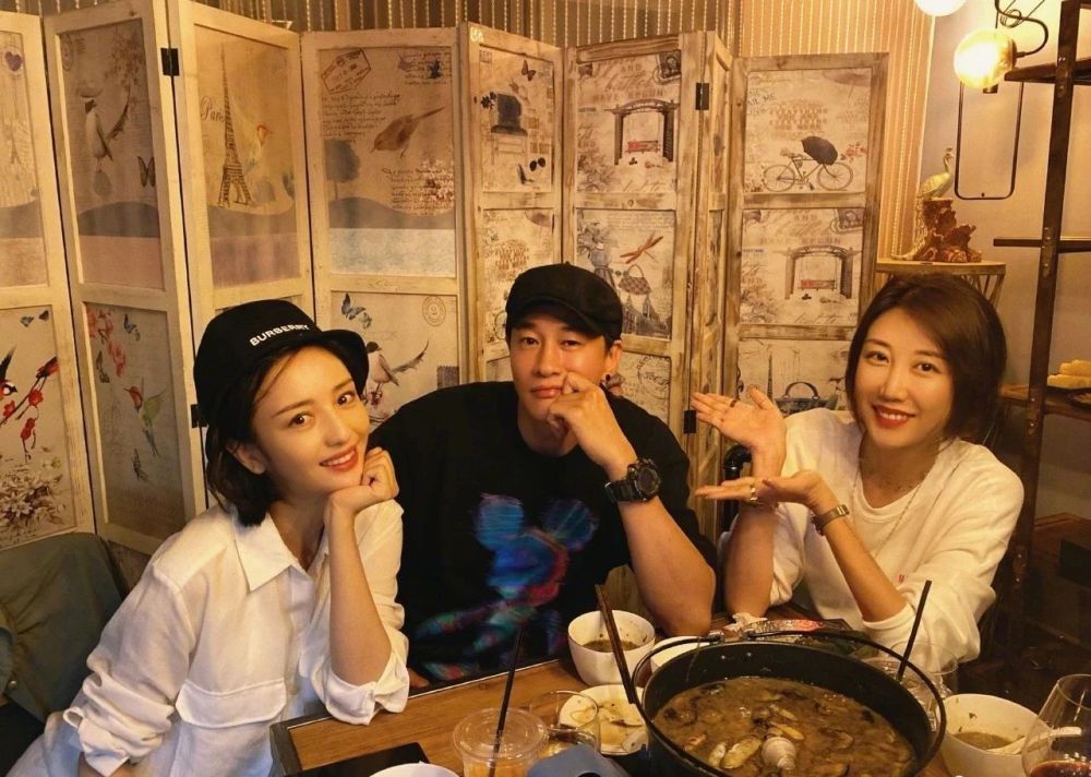 佟丽娅|佟丽娅回应牵手神秘男子！并附上聊天截图和合照