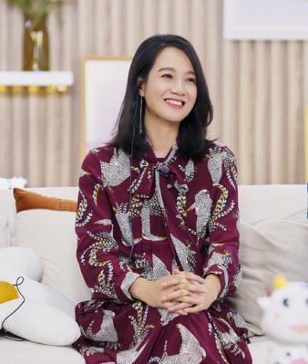 朱丹|朱丹挺7个月孕肚仍直播！卖力带货到深夜不停捶背，黑眼圈遮不住