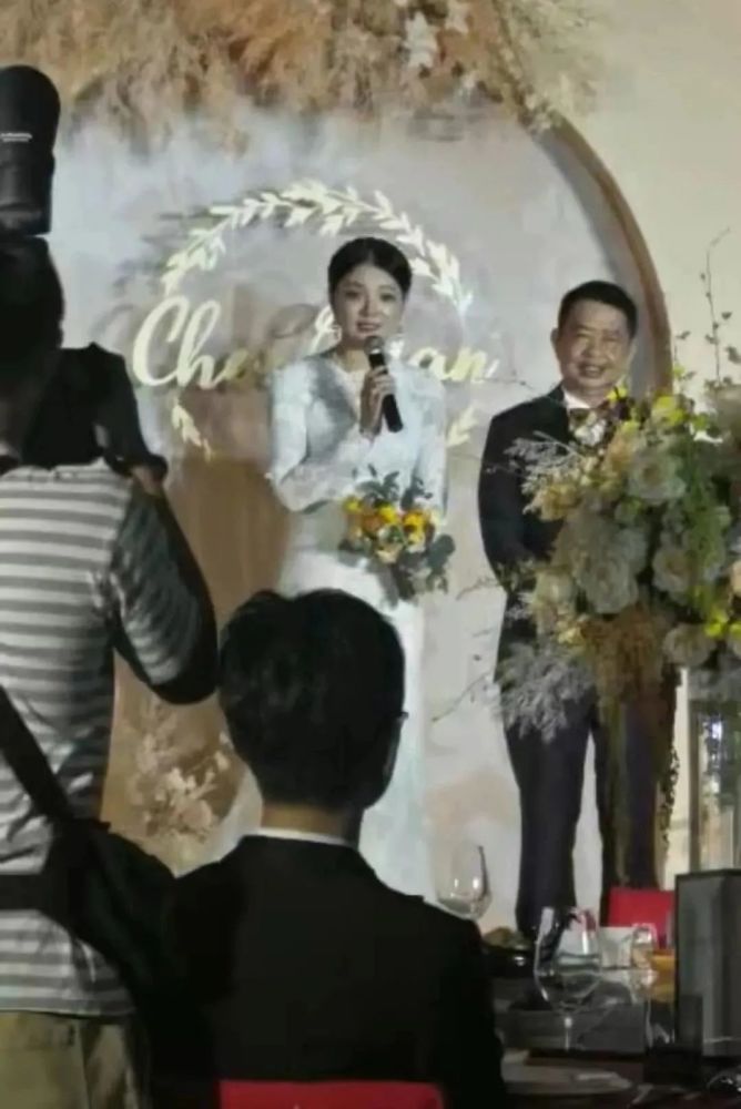 田朴珺|田朴珺第二？63岁董事长迎娶38岁妻子，还说是真爱......