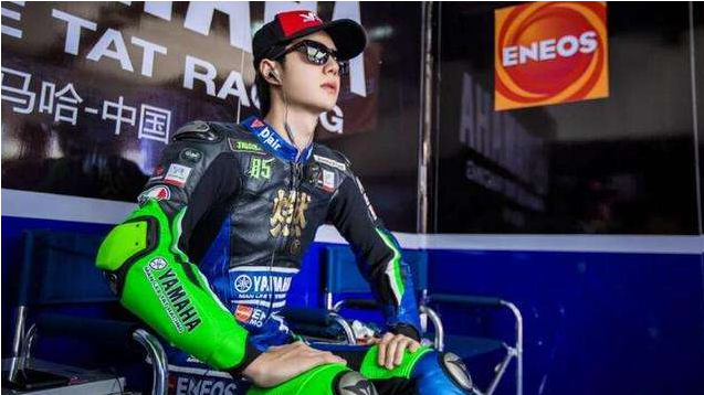 王一博|王一博摔车事件一再发酵，明星对“饭圈文化”的引导正在发生改变