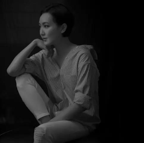 霍英东外孙女,因颜值太高变低调,拿牛津双学位上演人美能力强|霍丽娜