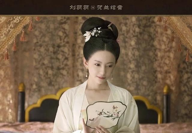 何赛飞|灰色童年，却养出彩色凤凰，不老女神何赛飞的低开高走人生