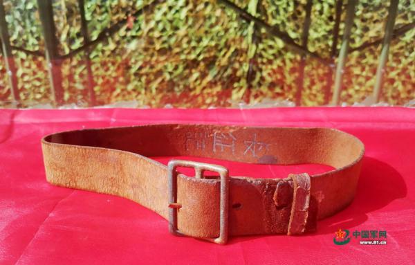 红军旅"坚守英雄连"的传家宝——红军长征时期的半截皮带(此为复制品