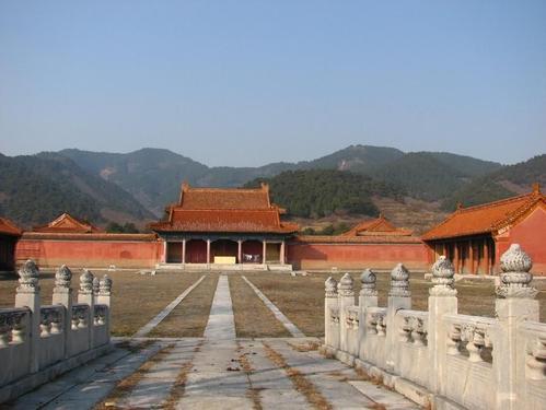 内葬孝惠章皇后博尔济吉特氏,和28位妃嫔的陵寝,河北遵化孝东陵