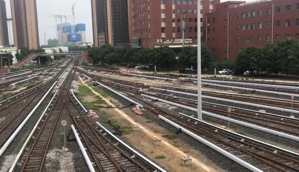 地铁|凌晨吵完深夜吵，居民喊话：请尽快加装隔音设施！