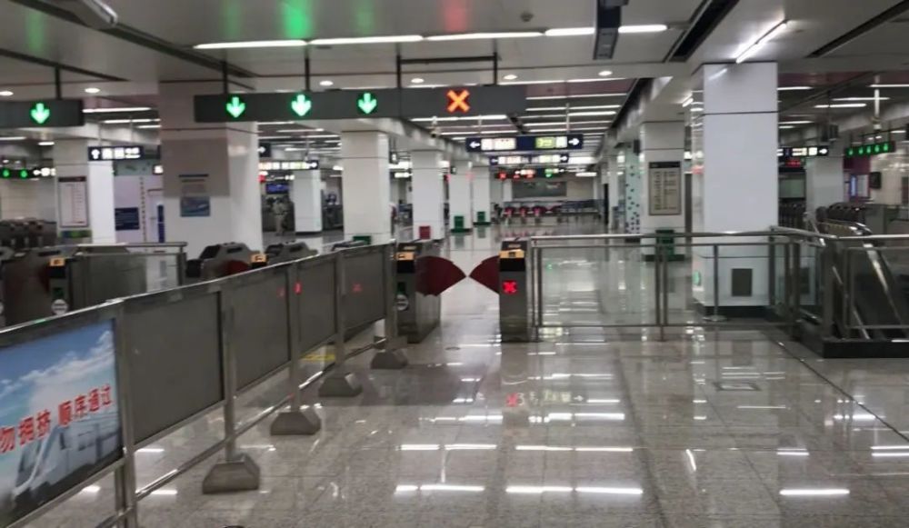 地铁|凌晨吵完深夜吵，居民喊话：请尽快加装隔音设施！