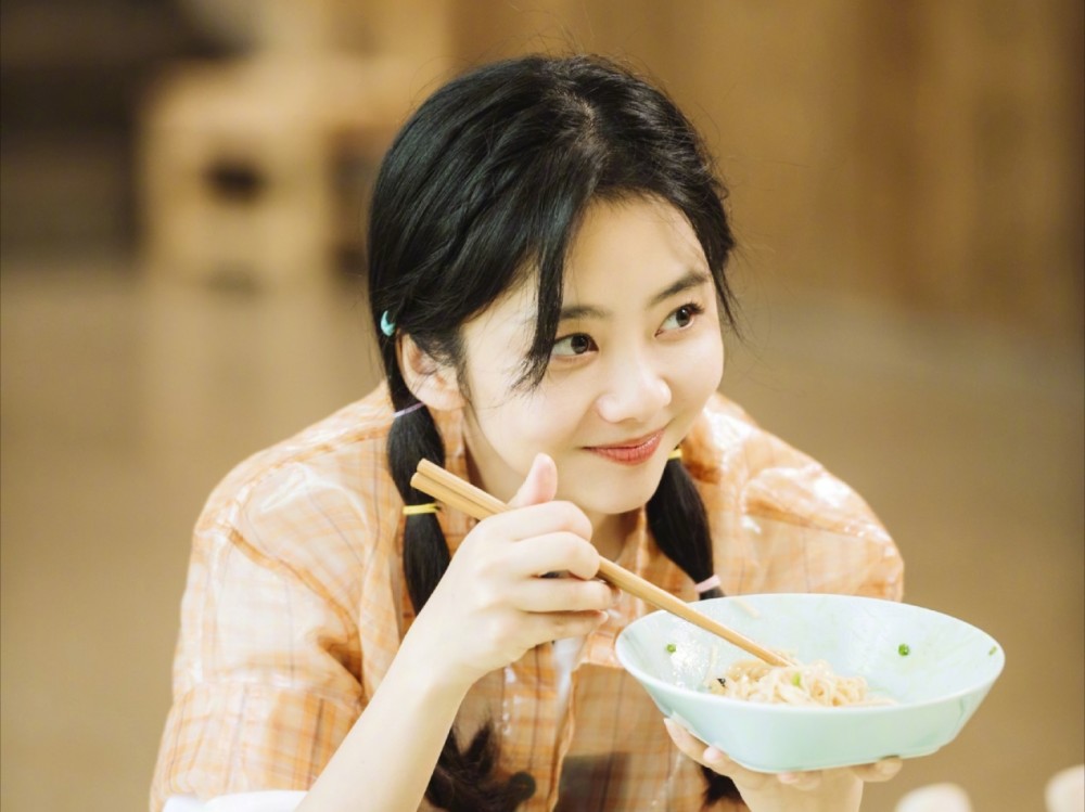 宋茜|宋茜拿金鹰女神稳了！不仅超虞书欣百万票数，连谭松韵都少她30万