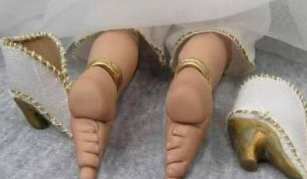 古代女人的三寸金莲 看过之后心疼不已 李煜 三寸金莲 妇女 宋代