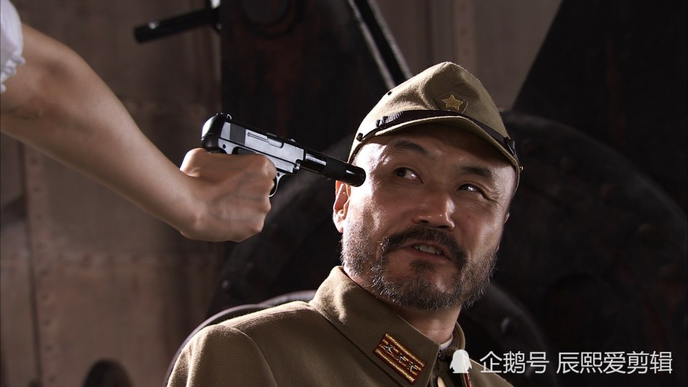 "日本鬼子,举起手来!