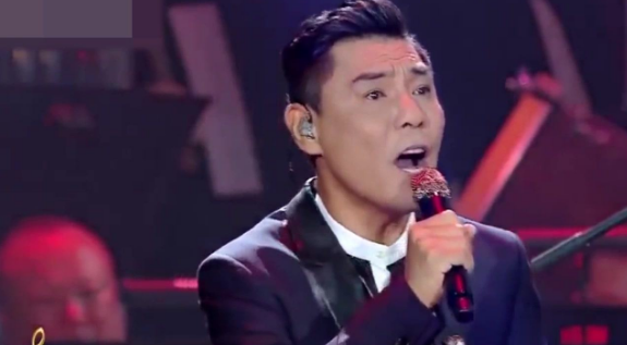 歌手屠洪刚 借钱追洋妞 爱上大10岁女星 今娶圈外人十分幸福 屠洪刚 方舒