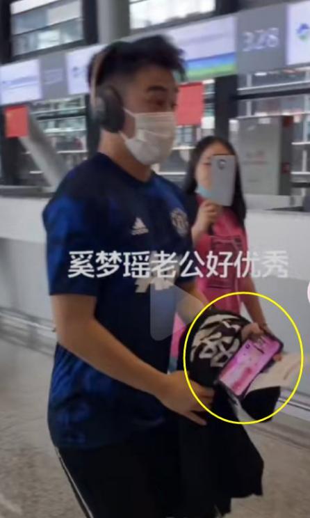 奚梦瑶|奚梦瑶何猷君看烟花，女方头靠老公肩膀，两人紧紧依偎比热恋还甜