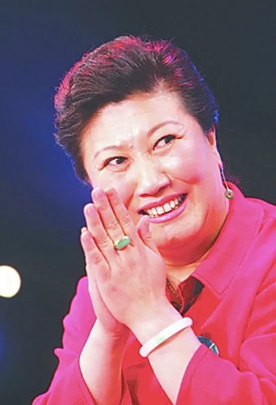 刘彤是石圣杰的大弟子.6岁时,他向石圣杰学习相声艺术.