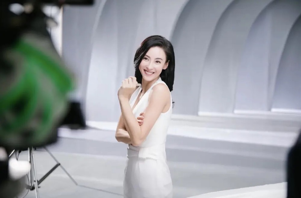 张柏芝|拥有“盛世第一美颜”的张柏芝，生完三胎依旧像少女，不拍戏可惜