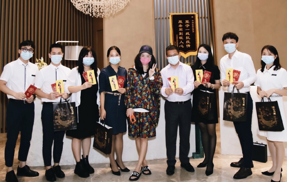 张柏芝|拥有“盛世第一美颜”的张柏芝，生完三胎依旧像少女，不拍戏可惜