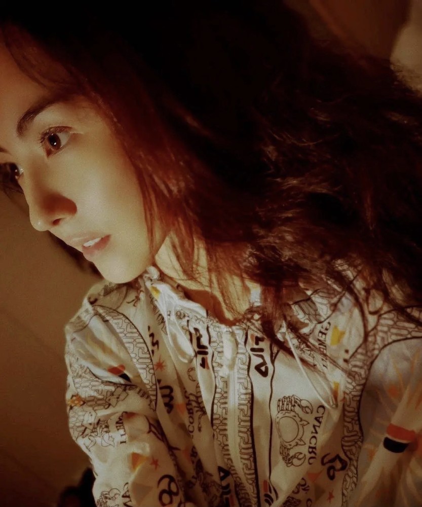 张柏芝|拥有“盛世第一美颜”的张柏芝，生完三胎依旧像少女，不拍戏可惜