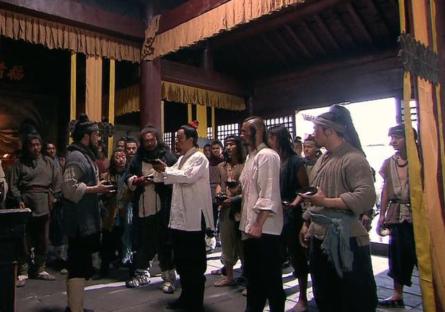 梁山泊|宋江的走路姿势，暴露了他的野心，难怪公孙胜会离开，晁盖会失败