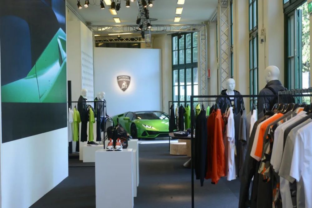 早在1999年,兰博基尼就创立了旗下服饰品牌collezione automobili