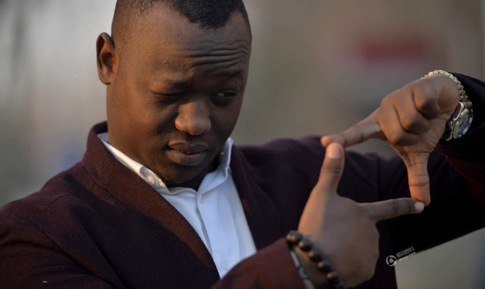 黑人小哥寻中国美女 称漂亮没气质不行