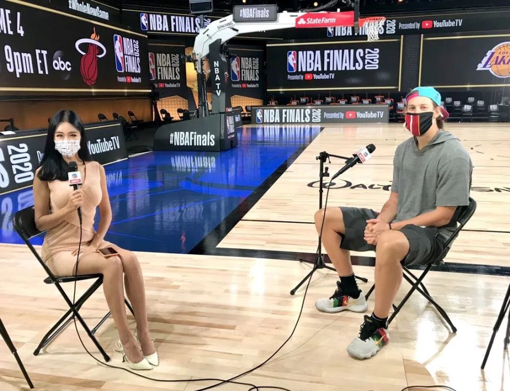 周玲安,不穿丝袜,专访nba湖人主帅!