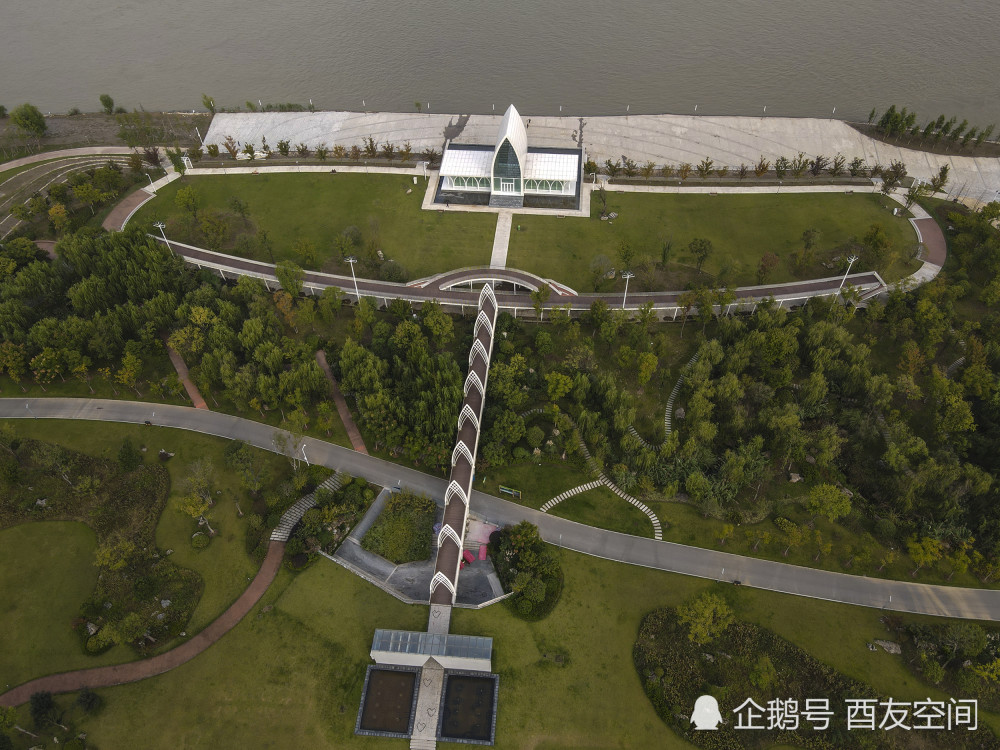 摄影青山江滩婚礼长廊