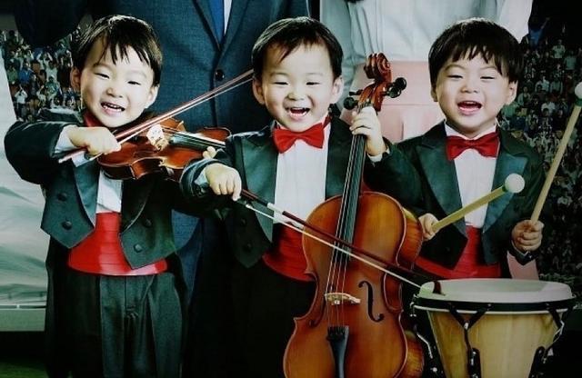 宋家三胞胎|宋家三胞胎近照身高暴涨，民国呆萌气质大变样，最帅大韩颜值下滑