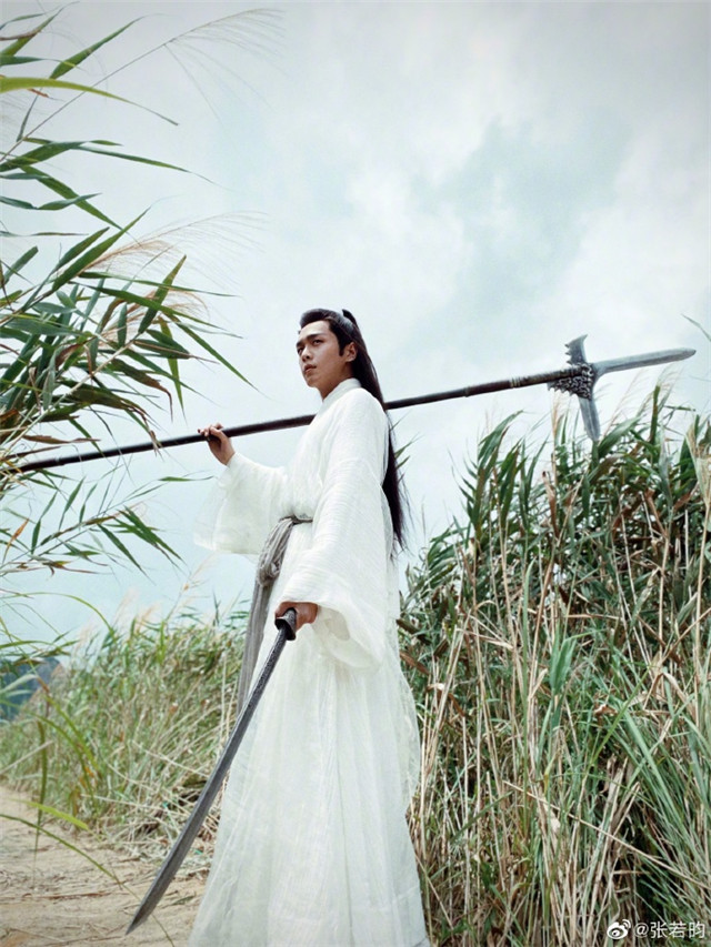 张若昀|张若昀晒《雪中悍刀行》片场照，侠气十足完美契合“徐凤年”