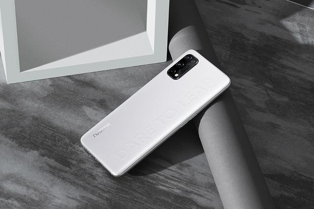 素皮外观不值钱了真我q2pro65w快充mtk千元机