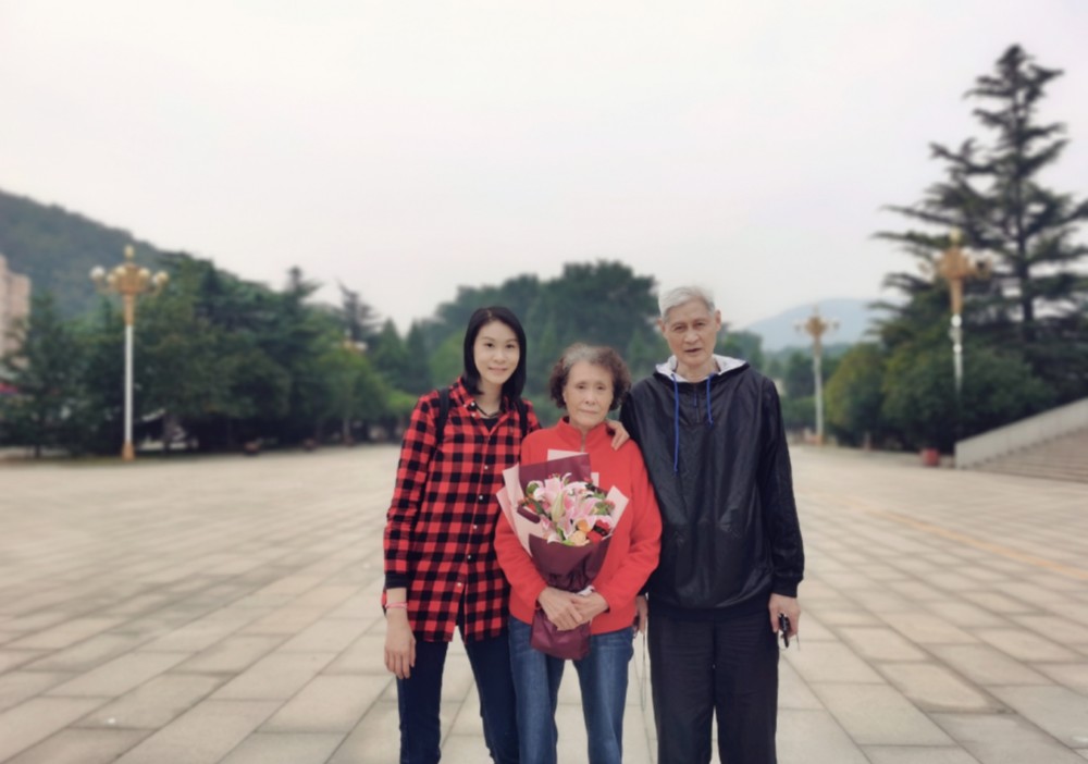 女排功勋赵蕊蕊发文庆生,周苏红前夫送手绘画,39岁成作家仍单身