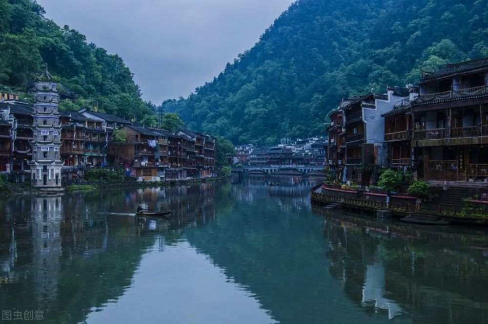 干蕨菜,干竹笋,干香椿,干苦瓜,干辣椒等干货以及具有湘西特色的腊乳猪