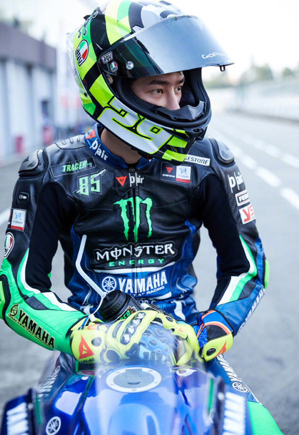 王一博|王一博摔车事件反转？主办方被曝修改规则讨好明星 一博车队怒斥造谣