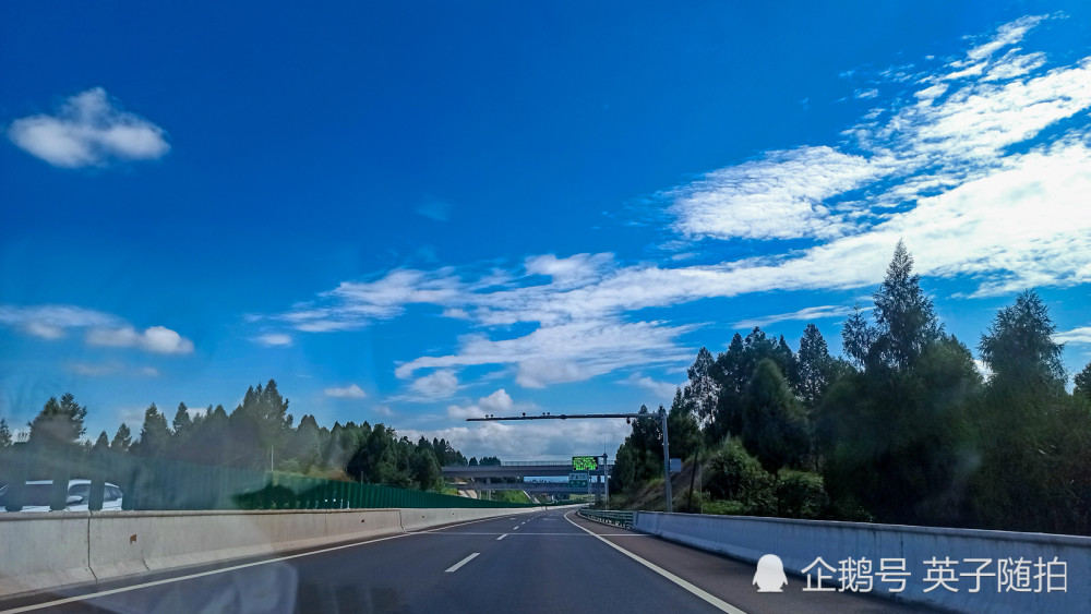 四川达州第一次上营达高速蓝天白云一路美景看不够