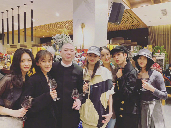 郑恺官宣苗苗产女喜讯非常感谢我的太太生了女儿