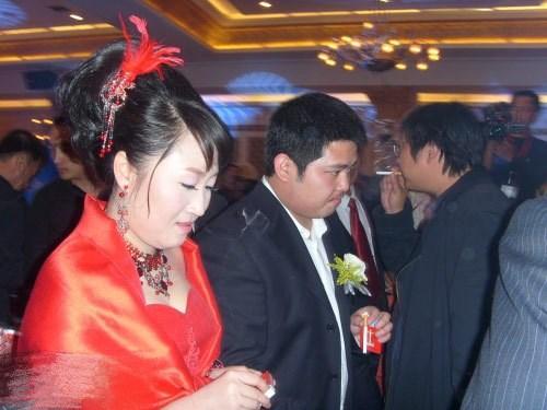 赵本山|赵本山大女儿近照曝光！身材肿胀样貌普通，和受宠小妹球球差别大