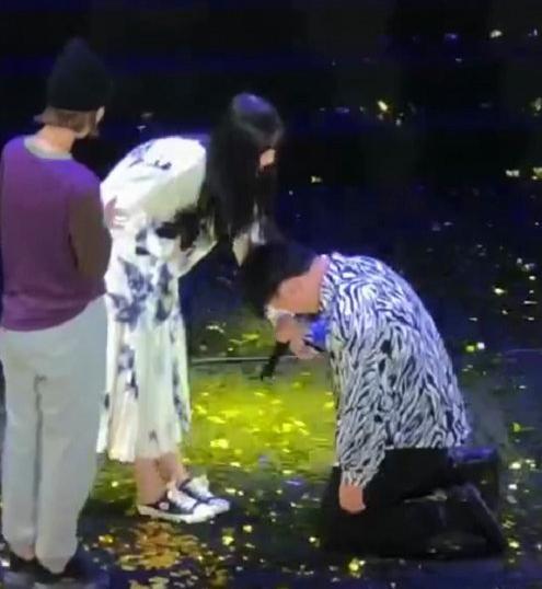 赵本山|赵本山大女儿近照曝光！身材肿胀样貌普通，和受宠小妹球球差别大